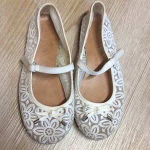 American Eagle Floral Cream Embroidered Mesh Mary Jane Style Ballet Flats Shoes